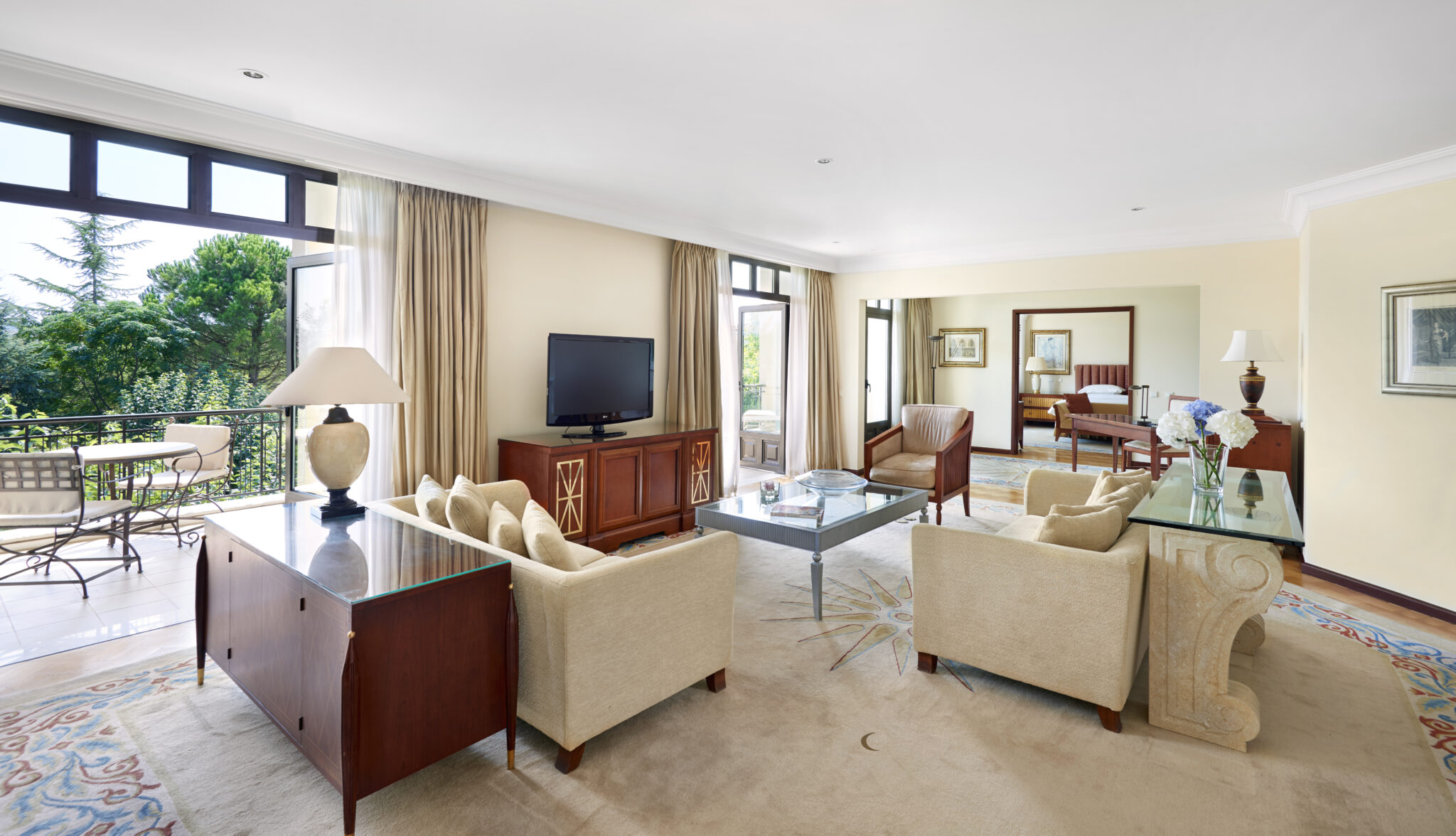 Hyatt-Regency-Thessaloniki-Presidential-Suite living-area