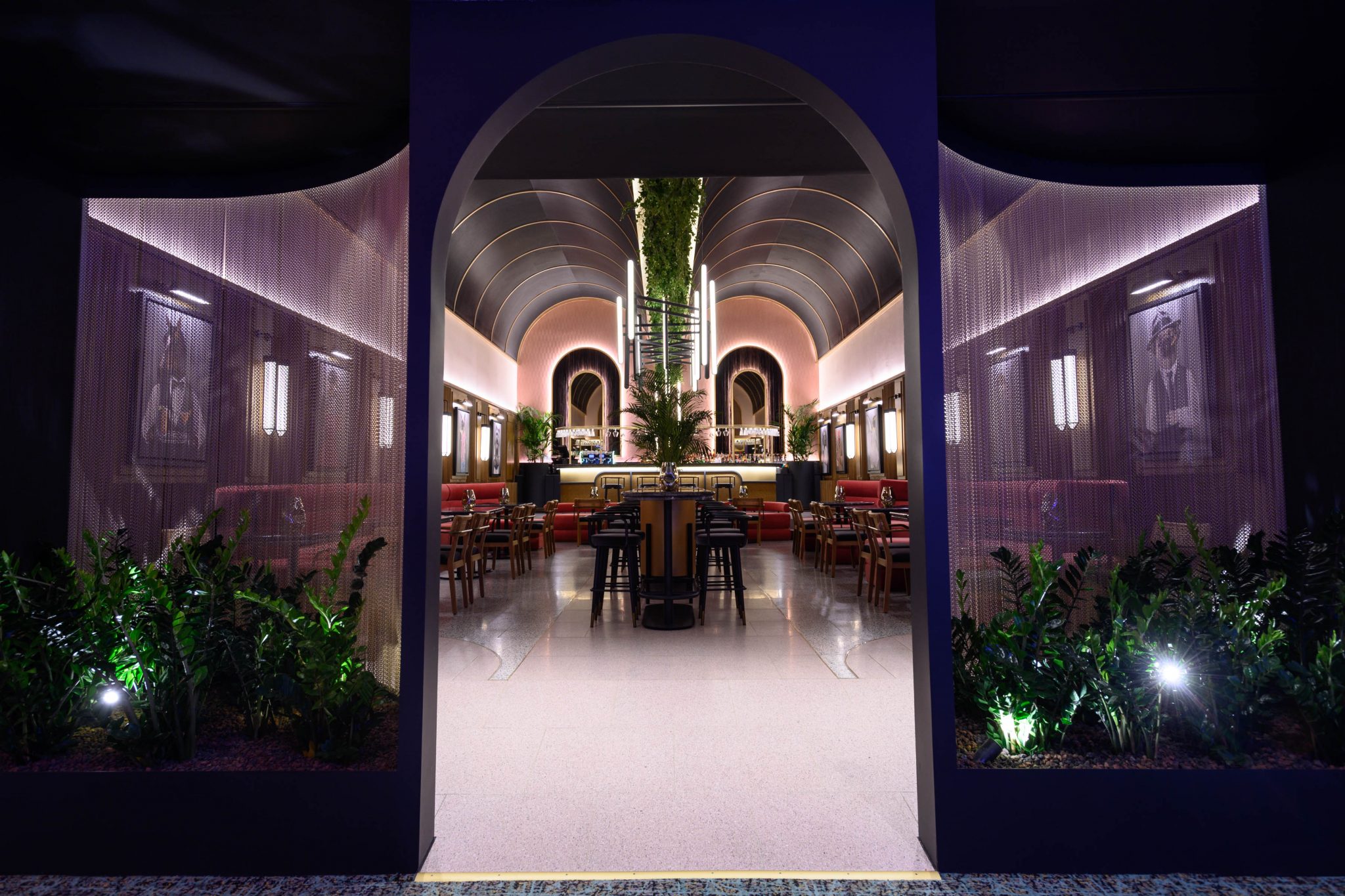 Ians_lounge_bar_entrance