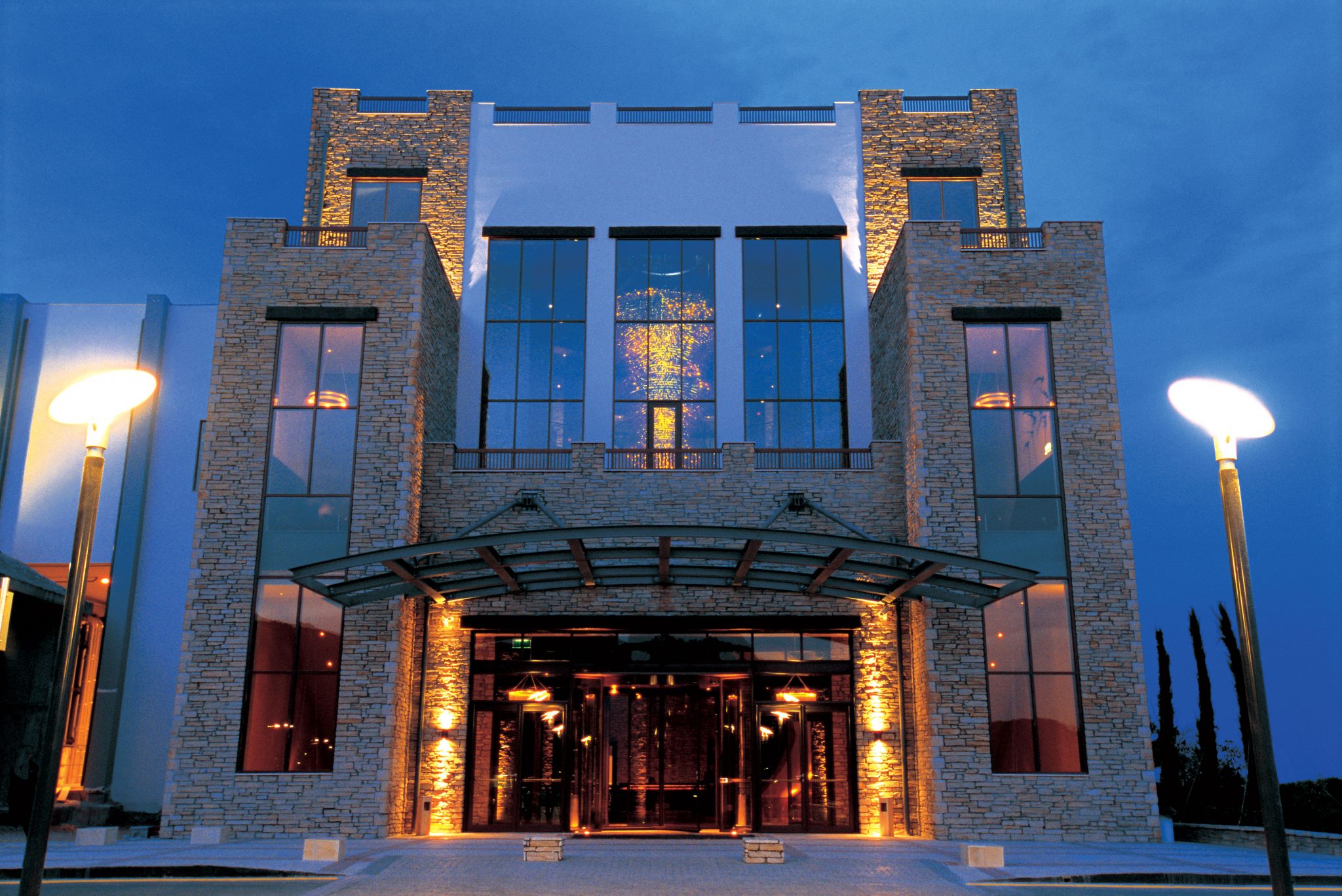 LOW-STATIONentrance